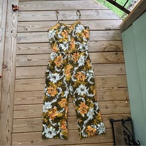 Faherty NWT Linen jumpsuit in tropical olive print 🌴